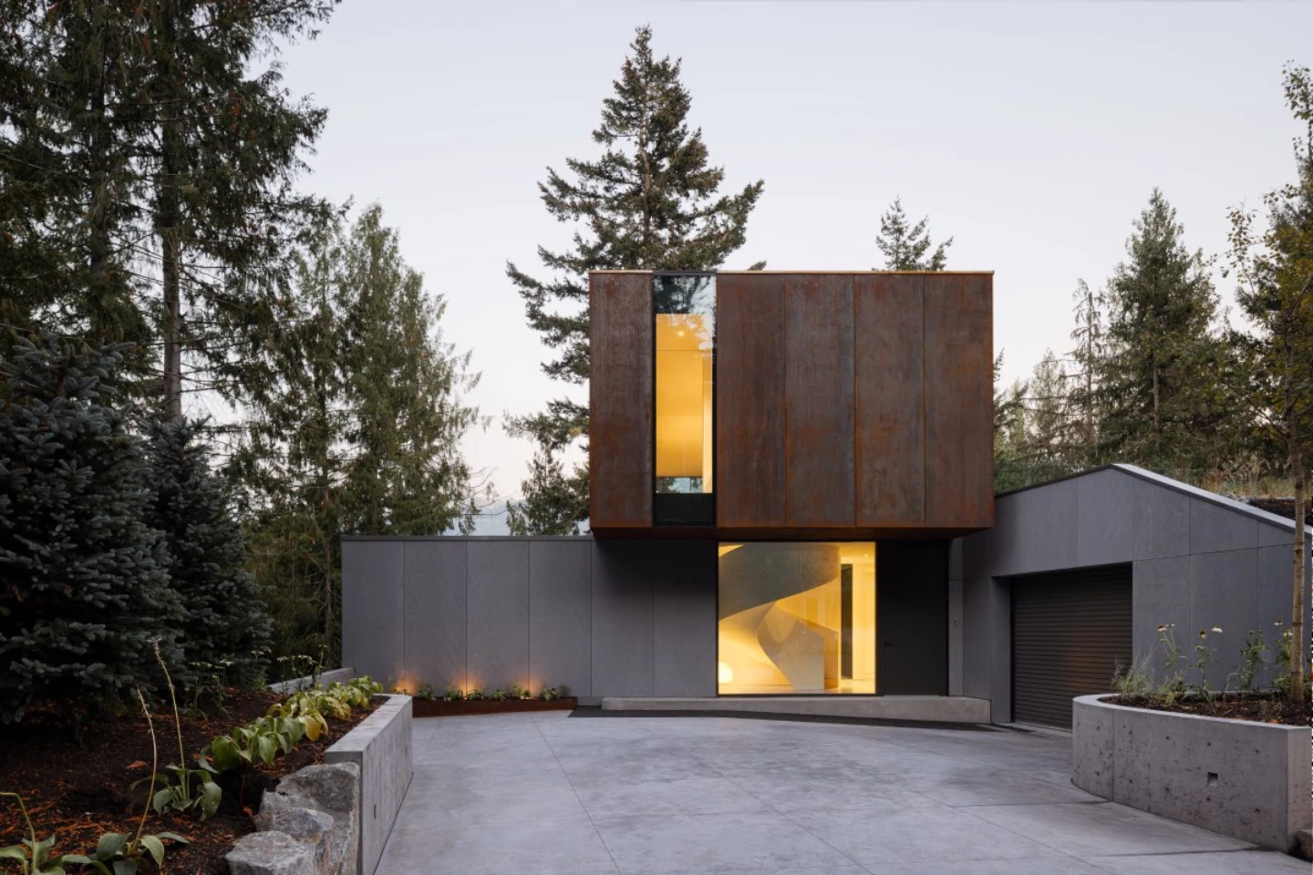 EMERALD TREE HOUSE
